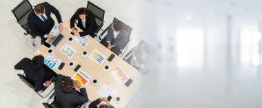 Yukarıdan çekilen iş adamları grup toplantısı geniş görünüm