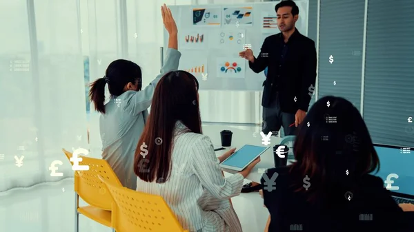 Biznesmeni w korporacyjnym spotkaniu pracowników z grafiką envisional — Zdjęcie stockowe
