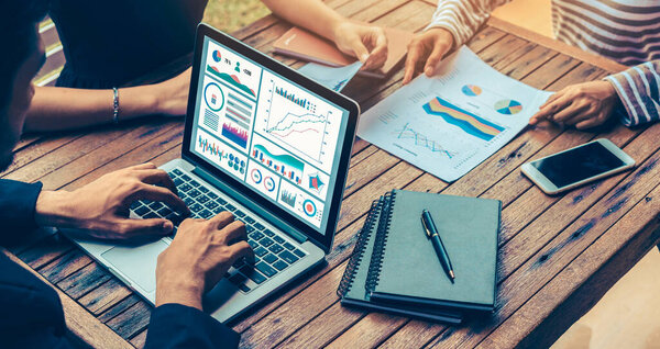 Анализ приборной панели бизнес-данных с помощью оригинального программного обеспечения