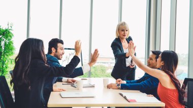 Dahiyane bilgisayar yazılımının borsa veri tablosu analizi
