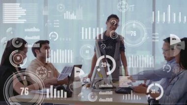 Kurumsal personel toplantısındaki iş adamlarının kavramsal vizyonu. Veri analizi ve yatırım karar verme işlemleri için dijital teknoloji kavramı .