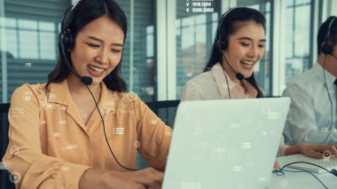 Müşteri desteği çağrı merkezi imrendirici grafik ile veri sağlar. İş ve iletişim teknolojisi kavramı .