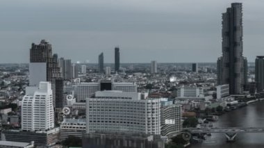 İş verileri analitik arayüzü akıllı şehrin üzerinde uçuyor ve iş zekasının geleceğini değiştiriyor. Stratejik plan için büyük verileri analiz etmek için bilgisayar yazılımı ve yapay zeka kullanılır .