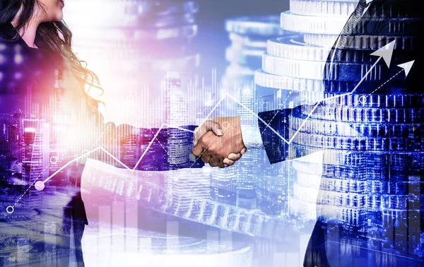 Ekonomik refah ve para teknolojisinin varlık geçmişi üzerine iş tokalaşması. Değerli borsaya yatırım yaparak ekonomik ve finansal büyüme ile refah kar birimi ticareti elde edilir
