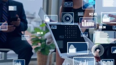 Teknolojiyi analiz eden iş verilerinin yaratıcı görüntüsü. Pazarlama analizi ve yatırım kararı verme için dijital veri kavramı .