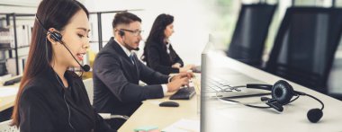 Ofiste çalışan kulaklık takan işadamları uzak müşteri ya da meslektaşlarını desteklemek için çalışıyorlar. Çağrı merkezi, tele pazarlama, müşteri destek acentesi geniş görünümde hizmet sunar .