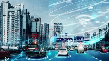 Yeni şehir yolunda gelecek araba trafiği için akıllı ulaşım teknolojisi kavramı. Sanal akıllı sistem, şehir sokaklarındaki araç verilerini birbirine bağlamak için dijital bilgi analizi yapıyor .