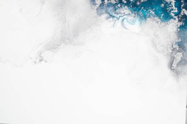 Soyut arkaplan için özgün tablodaki mermer mürekkep soyut sanat. Boyama, ombre alkol mürekkebinin pürüzsüz mermer arkaplan desenini yaratmak için yüksek kaliteli kağıt dokusuna boyanmış. .