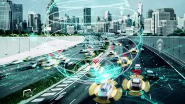 Yeni şehir yolunda gelecek araba trafiği için akıllı ulaşım teknolojisi kavramı. Sanal akıllı sistem, şehir sokaklarındaki araç verilerini birbirine bağlamak için dijital bilgi analizi yapıyor .