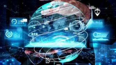 Yeni şehir yolunda gelecek araba trafiği için akıllı ulaşım teknolojisi kavramı. Sanal akıllı sistem, şehir sokaklarındaki araç verilerini birbirine bağlamak için dijital bilgi analizi yapıyor .