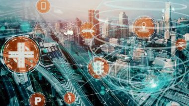 Yeni şehir yolunda gelecek araba trafiği için akıllı ulaşım teknolojisi kavramı. Sanal akıllı sistem, şehir sokaklarındaki araç verilerini birbirine bağlamak için dijital bilgi analizi yapıyor .