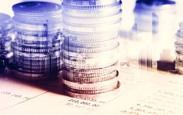 Finans ve para teknolojisi iş refahı ve varlık yönetimi kavramı. Yaratıcı grafik, refah karı elde etmek için değerli varlıklara yatırım yaparak ekonomi ve mali büyümeyi gösteriyor .