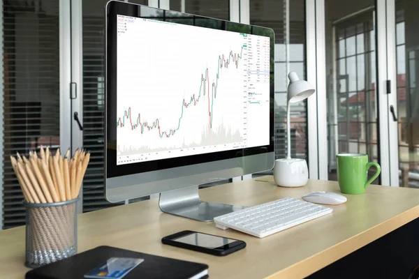 Aktienmarktdaten Chartanalyse Durch Ausgeklügelte Computersoftware Anlageanwendung Zeigt Börsendiagramm Auf Dem — Stockfoto