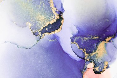 Kağıt üzerindeki mermer sıvı mürekkep resminin mor altın soyut arka planı. Yüksek kaliteli kağıt dokusu üzerine orijinal suluboya alkol mürekkebi resmi .