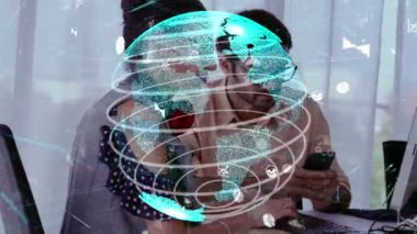 Kurumsal personel toplantısındaki iş adamlarının kavramsal vizyonu. Veri analizi ve yatırım karar verme işlemleri için dijital teknoloji kavramı .