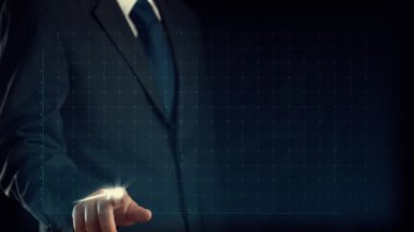 İşadamı, ticari kar artışının gelecekteki hedefe arttığını gösteren imalı bir tablo çizdi. Şirket işlerinin yükselmesi için mükemmel bir mali durum. Finans ve para teknolojisi .