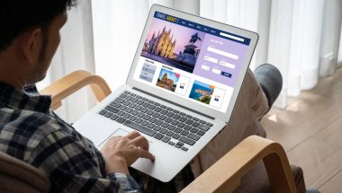 Model arama ve seyahat planlama için internet sitesi uçuş, otel ve tur rezervasyonları için anlaşma ve paket sunuyor