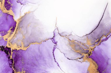 Kağıt üzerindeki mermer sıvı mürekkep resminin mor altın soyut arka planı. Yüksek kaliteli kağıt dokusu üzerine orijinal suluboya alkol mürekkebi resmi .