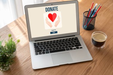 Çevrimiçi bağışta bulunma platformu insanlara internet üzerinden transfer etmeleri için modem para gönderme sistemi sunuyor