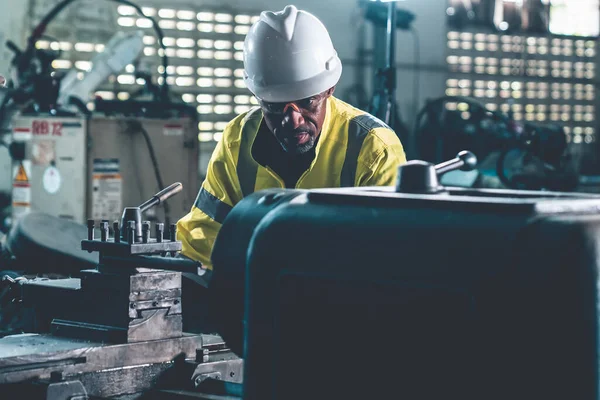 Trabalhador Fábrica Engenheiro Fazem Trabalho Máquina Oficina Fabricação Adepta Pessoas — Fotografia de Stock