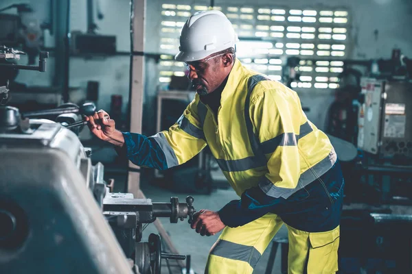 Trabalhador Fábrica Engenheiro Fazem Trabalho Máquina Oficina Fabricação Adepta Pessoas — Fotografia de Stock