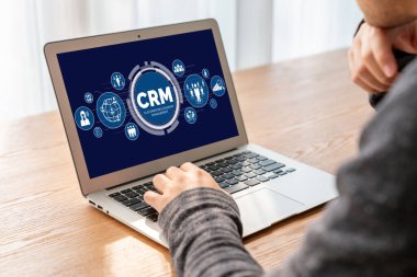 CRM işletme ve işletme için modern bilgisayarda müşteri ilişkileri yönetim sistemi