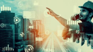 Gelecekteki bina inşaatı ve HUD hologram grafik tasarımı ile yaratıcı mühendislik projesi konsepti. İnşaat mühendisi, mimar ya da inşaat işçisi modern sivil teknoloji ile çalışıyor..