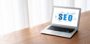 Model e-ticaret için SEO arama motoru optimizasyonu ve bilgisayar ekranında gösterilen çevrimiçi perakende işi