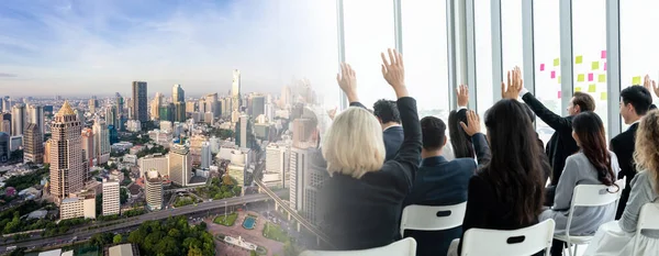 Grupo Empresários Reunidos Uma Conferência Seminário Ampliar Vista Audiência Ouvindo — Fotografia de Stock