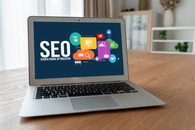 Model e-ticaret için SEO arama motoru optimizasyonu ve bilgisayar ekranında gösterilen çevrimiçi perakende işi