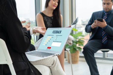 Müşteri geribildirim ve şirket işleri için mod bilgisayar yazılımı analizi