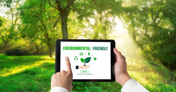 Zöld Üzleti Átalakulás Környezetvédelemért Esg Üzleti Koncepcióért Üzletember Táblagépet Használ — Stock Fotó