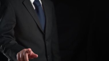 İşadamı, ticari kar artışının gelecekteki hedefe arttığını gösteren imalı bir tablo çizdi. Şirket işlerinin yükselmesi için mükemmel bir mali durum. Finans ve para teknolojisi .