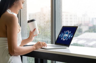 CRM işletme ve işletme için modern bilgisayarda müşteri ilişkileri yönetim sistemi