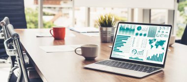 Dahiyane bir bilgisayar yazılımı tarafından yapılan iş verisi analizi. Yatırım uygulaması görüntüleme iş satışları ve kar bilgisayar ekranında ve pazarlama planlama kararı tavsiye .