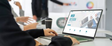 Web sitesi tasarım yazılımı çevrimiçi perakende ticaret ve e-ticaret için model şablonu sağlar