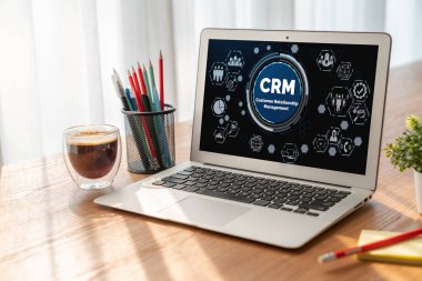 CRM işletme ve işletme için modern bilgisayarda müşteri ilişkileri yönetim sistemi