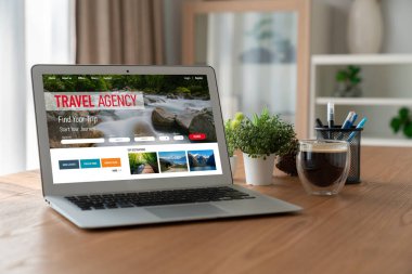 Model arama ve seyahat planlama için internet sitesi uçuş, otel ve tur rezervasyonları için anlaşma ve paket sunuyor