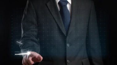 İşadamı, ticari kar artışının gelecekteki hedefe arttığını gösteren imalı bir tablo çizdi. Şirket işlerinin yükselmesi için mükemmel bir mali durum. Finans ve para teknolojisi .