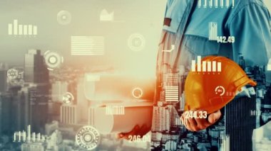 Gelecekteki bina inşaatı ve HUD hologram grafik tasarımı ile yaratıcı mühendislik projesi konsepti. İnşaat mühendisi, mimar ya da inşaat işçisi modern sivil teknoloji ile çalışıyor..