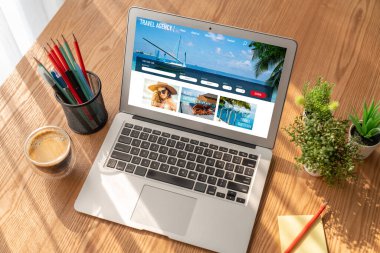 Model arama ve seyahat planlama için internet sitesi uçuş, otel ve tur rezervasyonları için anlaşma ve paket sunuyor