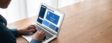 Şirket işleri için mod bilgisayar yazılımının müşteri deneyimi ve gözden geçirme analizi