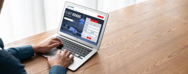 Online uçuş rezervasyon sitesi mod rezervasyon sistemi sağlar. Seyahat teknolojisi kavramı .