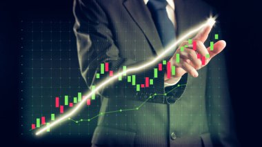 İşadamı, ticari kar artışının gelecekteki hedefe arttığını gösteren imalı bir tablo çizdi. Şirket işlerinin yükselmesi için mükemmel bir mali durum. Finans ve para teknolojisi .