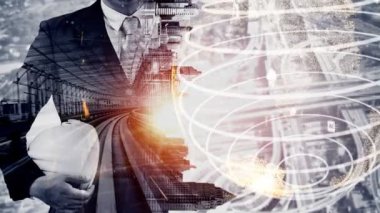 Gelecekteki bina inşaatı ve HUD hologram grafik tasarımı ile yaratıcı mühendislik projesi konsepti. İnşaat mühendisi, mimar ya da inşaat işçisi modern sivil teknoloji ile çalışıyor..