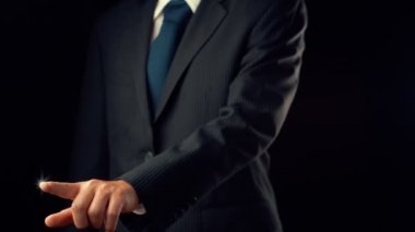 İşadamı, ticari kar artışının gelecekteki hedefe arttığını gösteren imalı bir tablo çizdi. Şirket işlerinin yükselmesi için mükemmel bir mali durum. Finans ve para teknolojisi .