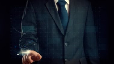 İşadamı, ticari kar artışının gelecekteki hedefe arttığını gösteren imalı bir tablo çizdi. Şirket işlerinin yükselmesi için mükemmel bir mali durum. Finans ve para teknolojisi .