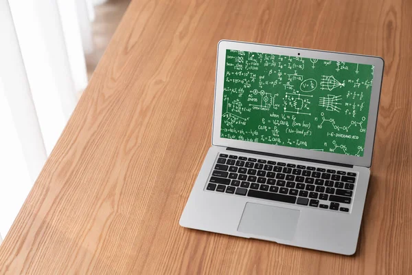Równania Matematyczne Modny Wzór Ekranie Komputera Pokazujący Koncepcję Nauki Edukacji — Zdjęcie stockowe