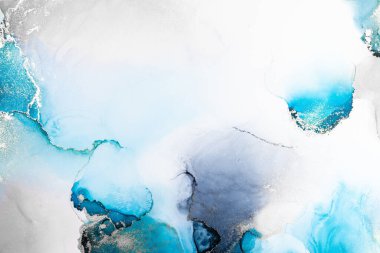 Kağıt üzerinde mermer sıvı mürekkep resminin mavi gümüş soyut arka planı. Yüksek kaliteli kağıt dokusu üzerine orijinal suluboya alkol mürekkebi resmi .