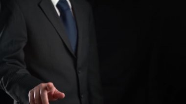 İşadamı, ticari kar artışının gelecekteki hedefe arttığını gösteren imalı bir tablo çizdi. Şirket işlerinin yükselmesi için mükemmel bir mali durum. Finans ve para teknolojisi .